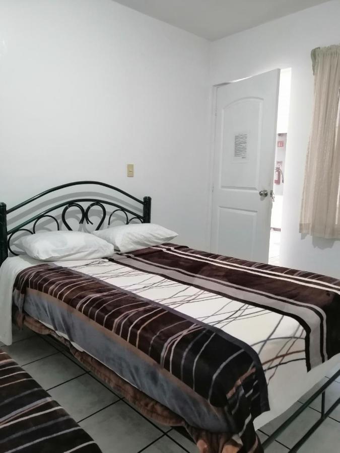 Hostal Maple Керетаро Екстер'єр фото